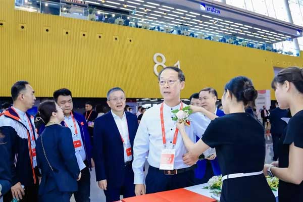 不朽情缘造药股份总裁杨连民 不朽情缘造药股份总裁杨连民